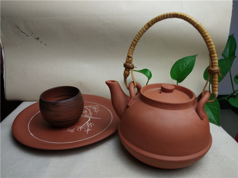 60~80年代的老坭兴陶壶赏析，红红的老泥兴壶现在是古董了